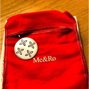 Me & Ro sterling silver pendant